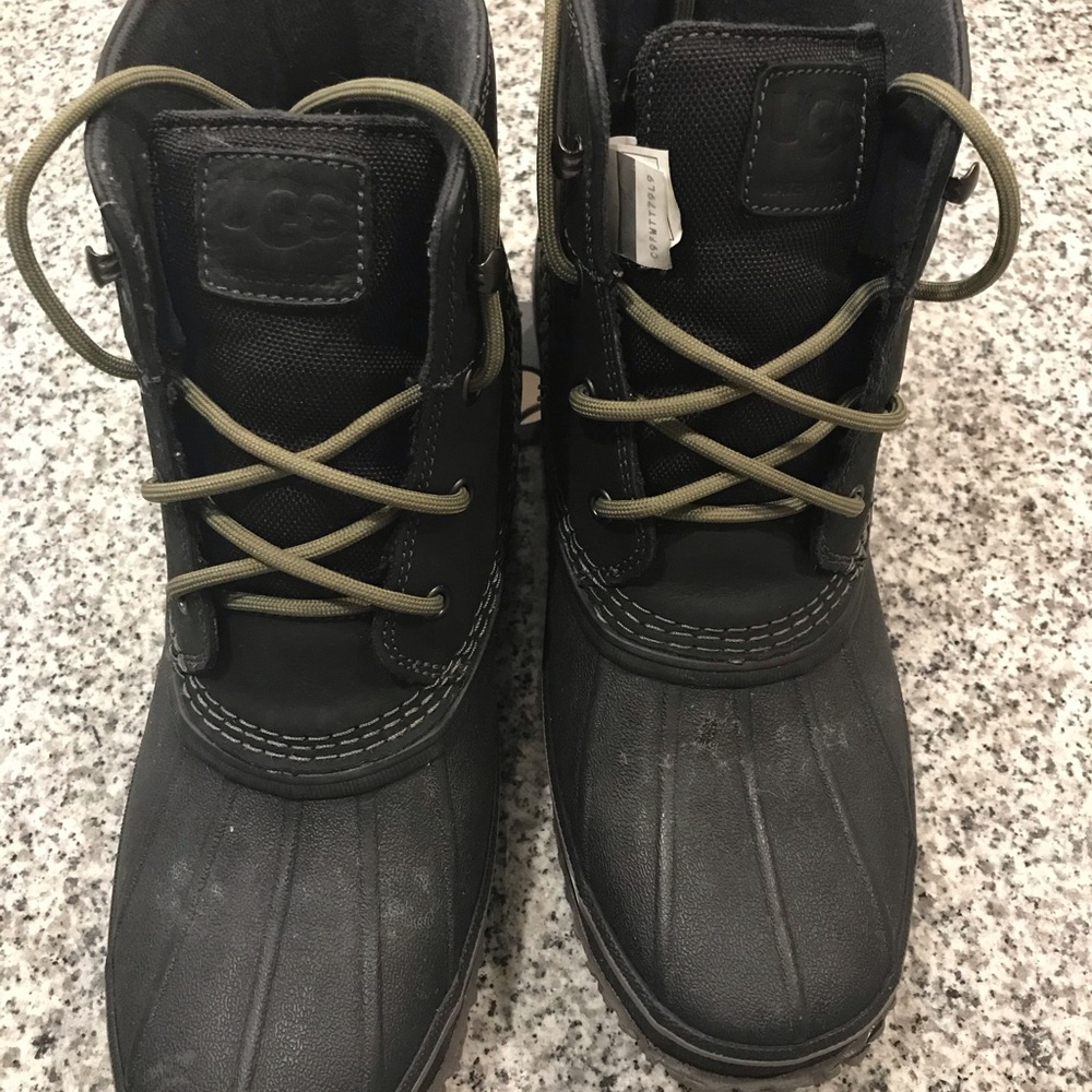 Men UGG duck boots size 11